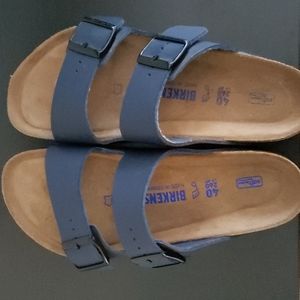 Hardly used Birkenstock 9.5 US size sandals